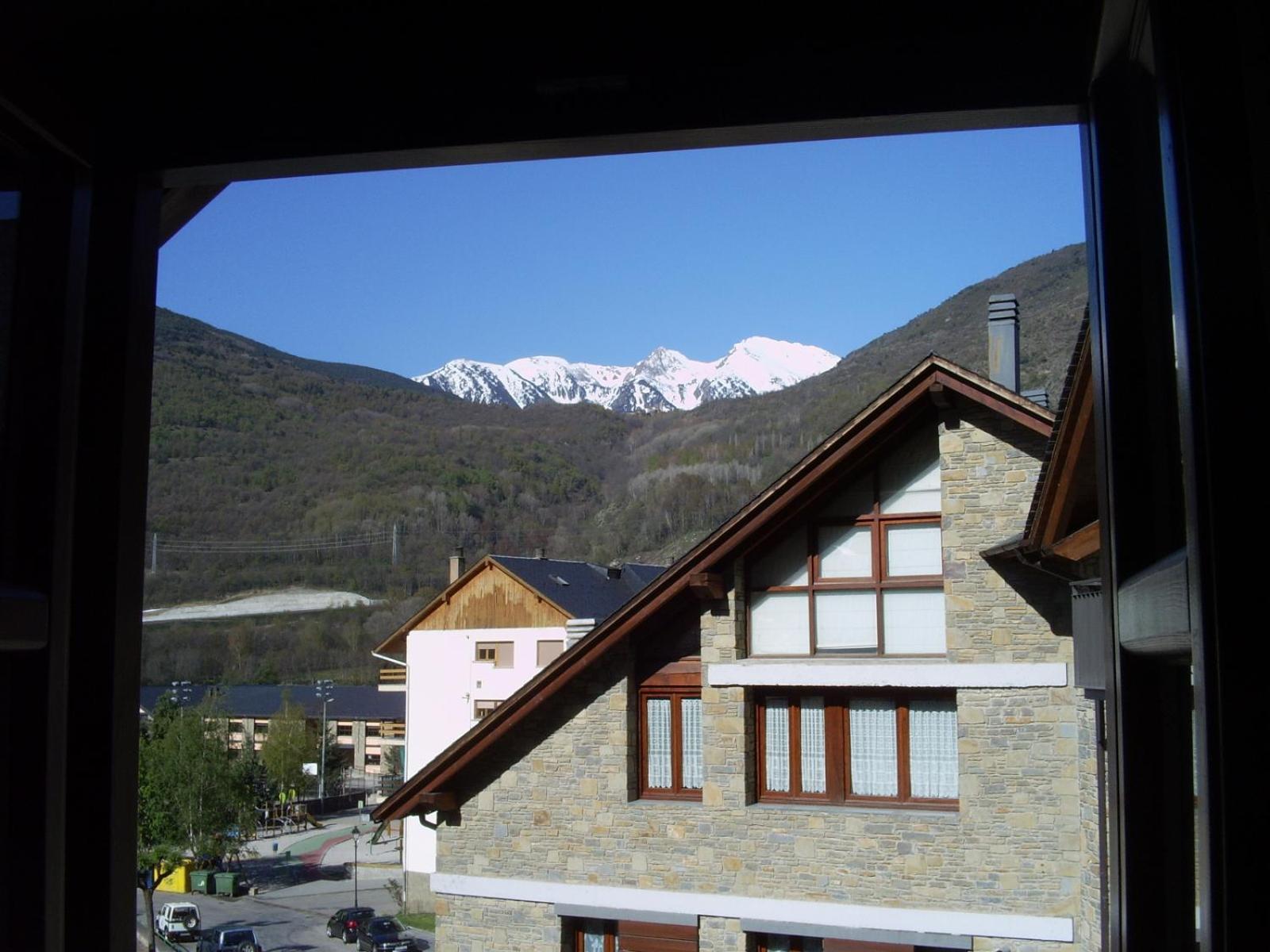 Apartaments Pirinenc Esterri d'Àneu Exterior photo